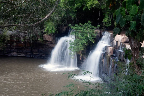 Cascata di Kang Sopa nel Parco Nazionale di Tungsalanglung in Thailandia — Foto Stock