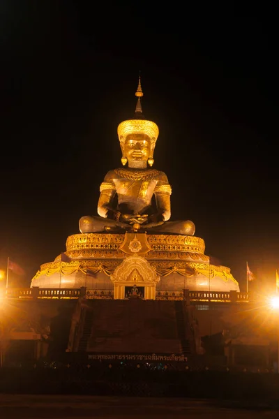 夜のシーンが多い屋外 Phra Phuttha マハ Thammaracha 仏. — ストック写真