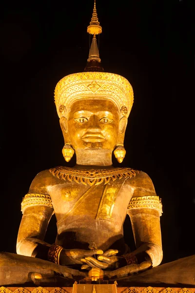 Scena notturna di grande Phra Phuttha all'aperto Maha Thammaracha Buddha . — Foto Stock
