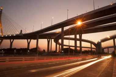 Bhumibol köprü endüstriyel yüzük köprü veya mega bridge twilight.