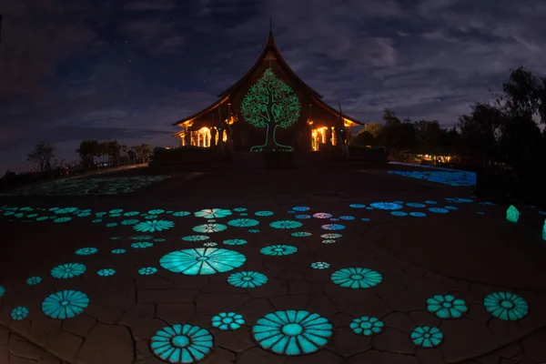 Wat sirindhorn wararam phu prao tempel in ubon ratchathani provinz, thailand. — Stockfoto