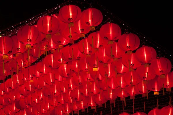 Kinesiska lyktor skina för nya året, hängande för inredda. — Stockfoto