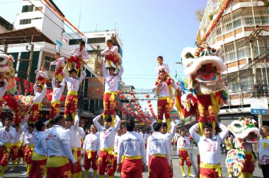 Kutlama sırasında Çin yeni yılı performans dans aslan grup.