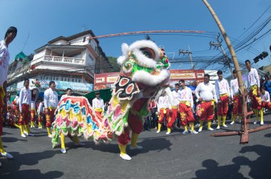 Kutlama sırasında Çin yeni yılı performans dans aslan grup.