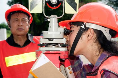 Arazi veya ölçü birimi alanında ortak yapım mühendisi. 