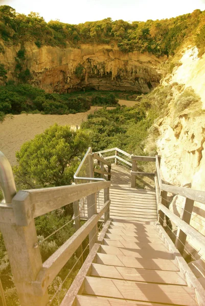 La gorge du Loch Ard est accessible par la Great Ocean Road . — Photo