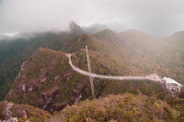 Dağ, Malezya şaşırtıcı seyahat Langkawi skycab - asma köprü olduğunu.