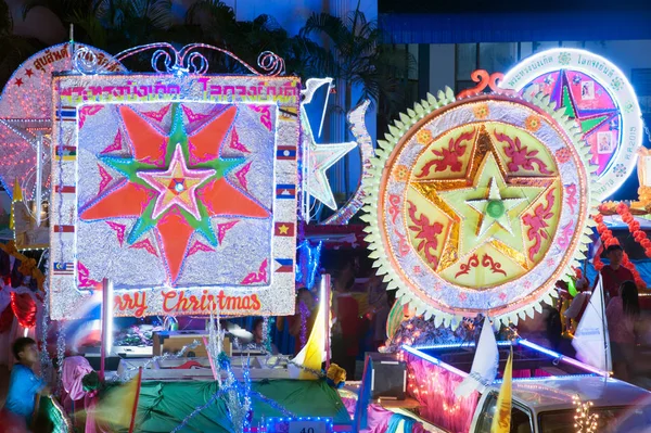 Parade des Weihnachtssternfestivals in Sakon Nakhon, Thailand. — Stockfoto