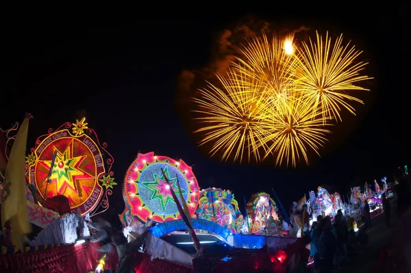 O Desfile do Festival Estrela de Natal na Tailândia . — Fotografia de Stock