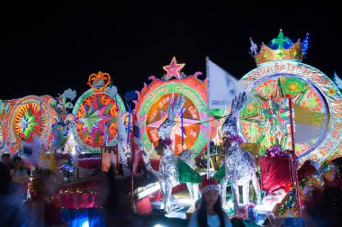 Sakon Nakhon geçit töreni Noel yıldızı Festival Tayland. 