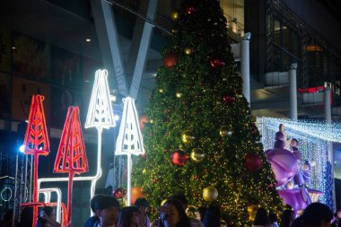 Işık Noel ağacı kutlama Bangkok, Tayland için güzel süslemeleri.