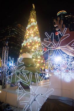 Işık Noel ağacı kutlama Bangkok, Tayland için güzel süslemeleri.