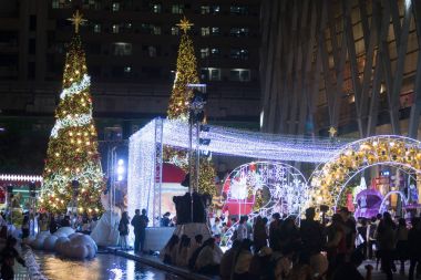 Işık Noel ağacı kutlama Bangkok, Tayland için güzel süslemeleri.
