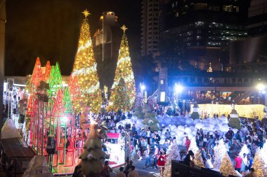 Işık Noel ağacı kutlama Bangkok, Tayland için güzel süslemeleri.