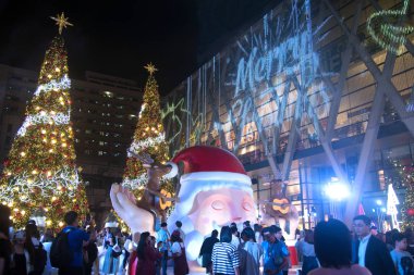Işık ve Noel ağaçlar güzel Noel ve yeni yıl kutlama 2018 süslemeleri Bangkok, Tayland.