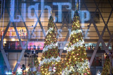 00024.jpg başlık ışık ve Noel ağaçlar güzel Noel ve yeni yıl kutlama 2018 süslemeleri Bangkok, Tayland.