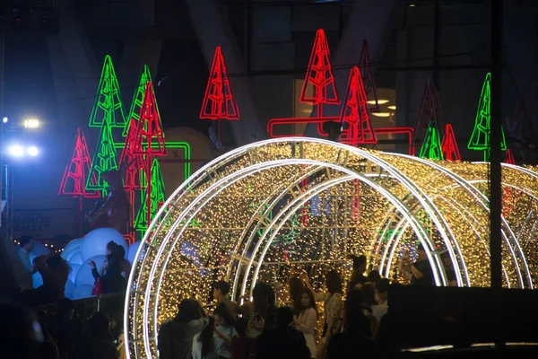 00024.jpg titel licht en kerst bomen versieren mooie kerst en Nieuwjaar viering 2018 in Bangkok, Thailand. — Stockfoto