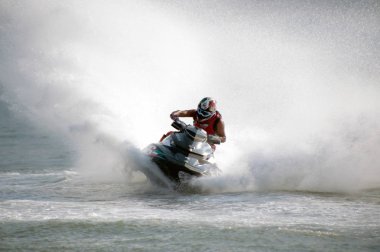Chonburi, Tayland - Aralık 6,2015: jet ski yarış dünyanın dört bir yanından gelen kimliği belirsiz biniciler geldi Kral'ın Kupası jet Ski için Dünya Kupası 2015 yarışmasında Jomtien beach, 6 Aralık 2015 yılında Chonburi Eyaleti, orta Tayland Pattaya.