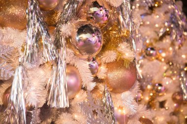 Topa süslemeleri güzel Noel ağacı kutlama Bangkok şehir, Tayland