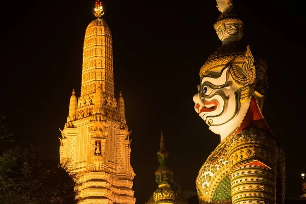 Nachtszene Thailändischer Riesenwächter Eingang Der Ordinationshalle Wat Arun Ratchawararam Ratworamahawihan — Stockfoto