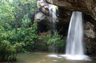 Chan şelale bazen Namtok uzun Ru (Waterf denir seslendirdi