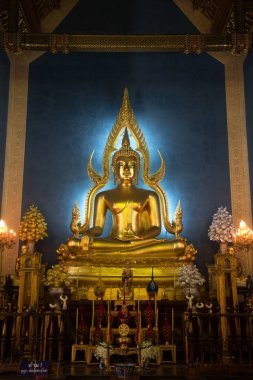 Phra Puttha Jinnarat, Bangkok, Tayland Budist tapınağı (wat) ana altar oturmuş Buda Wat Benchamabophit Dusitvanaram var. Ayrıca Mermer Tapınak olarak bilinen, Bangkok'un en tanınmış tapınak ve önemli bir turistik biridir. 