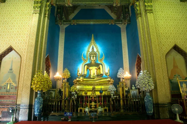 Phra Puttha Jinnarat, altar-mor com Buda sentado, de Benchamabophit (Templo de Mármore), Bangkok, Tailândia . — Fotografia de Stock