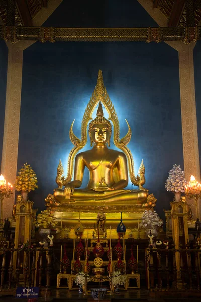 Phra Puttha Jinnarat, Bangkok, Tayland Budist tapınağı (wat) ana altar oturmuş Buda Wat Benchamabophit Dusitvanaram var. Ayrıca Mermer Tapınak olarak bilinen, Bangkok'un en tanınmış tapınak ve önemli bir turistik biridir. 