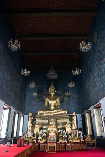 Golden Main Buddha i Wat råtta Natda Ram Worawihan kloster. — Stockfoto