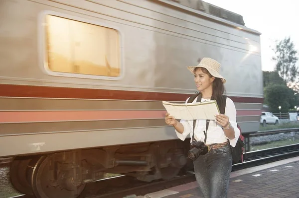 Pretty Asian Female Traveler Looking Map Waiting Train Railway Station — Stock Photo, Image