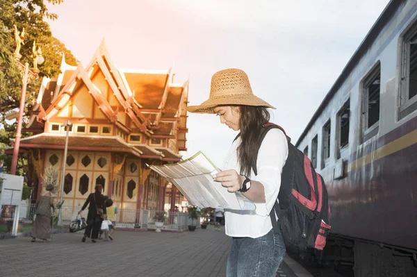 Pretty Asian Traveler Backpacker Female Looking Map Waiting Train Railway — Stock Photo, Image