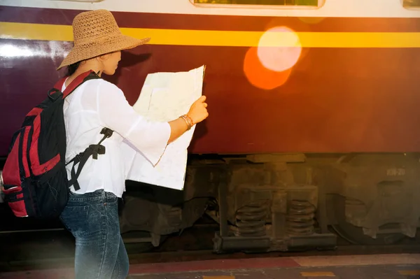 Pretty Asian Traveler Backpacker Female Looking Map Waiting Train Railway — Stock Photo, Image