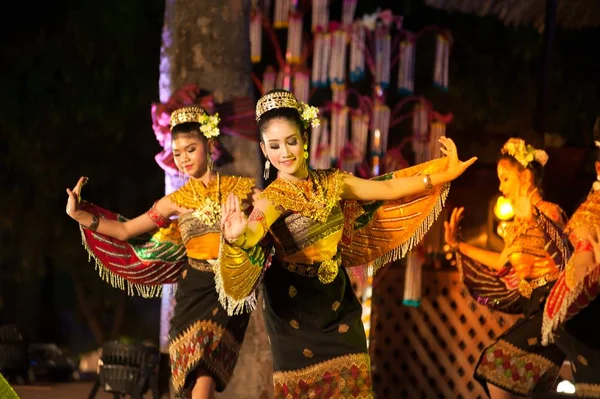 Kinaree dance é uma dança tradicional do Norte na Tailândia . — Fotografia de Stock