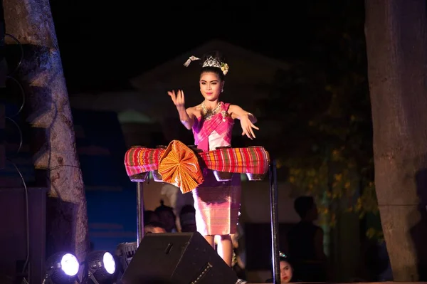Kinaree Dance ist ein traditioneller Tanz aus dem Norden Thailands. — Stockfoto