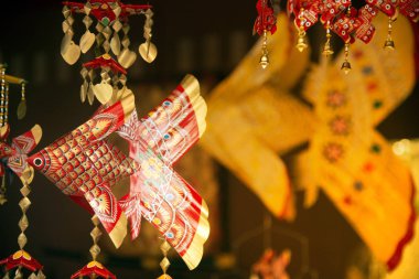 Palmiye yaprağı geleneksel Tay balık biçiminde süsleri fo yapılan