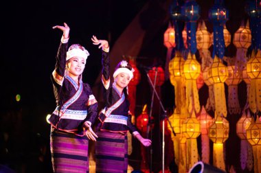 Tayland Kuzey bir geleneksel dans dans çivi kaplı..