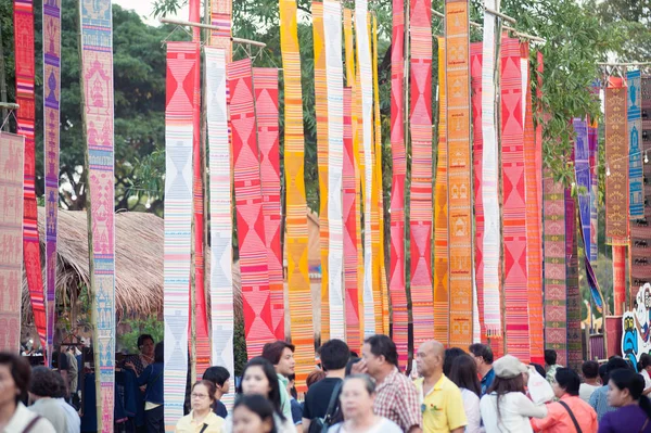 "Tung "o bandiera tradizionale Lanna al nord della Thailandia appesa — Foto Stock