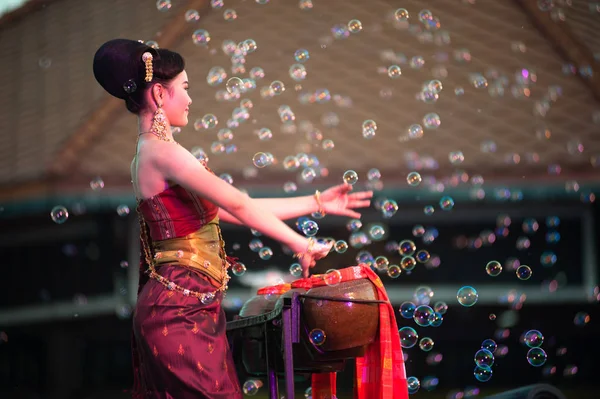 Baile tradicional tailandés del norte en Tailandia festival de turismo . — Foto de Stock