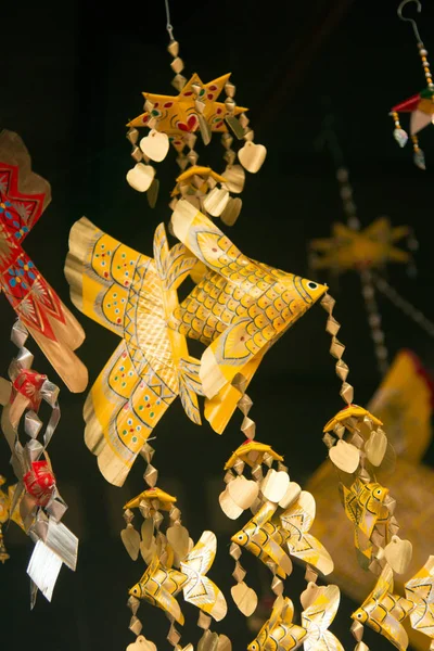 Традиционные тайские рыбные украшения из пальмового листа — стоковое фото
