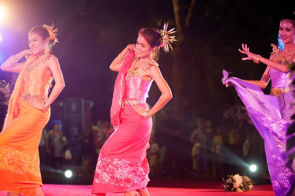 Southern traditional Thai dancing in Thailand tourism Festival. — Stock Photo, Image