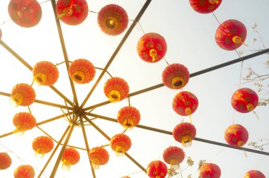 Çin yeni yıl kutlama için asılı fener.