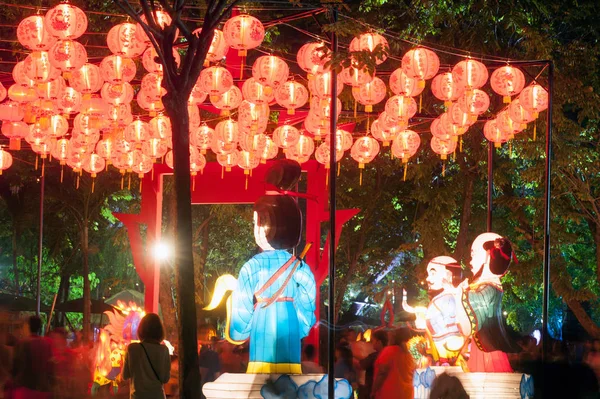 Dieu chinois et Lanterne suspendue pour la célébration du Nouvel An chinois — Photo