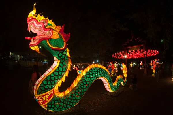 中国の新年 Celebratio のタイ蛇ランタン吊り下げ — ストック写真