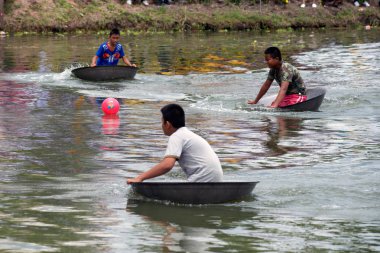 Pan Pie yarışı nehirde.
