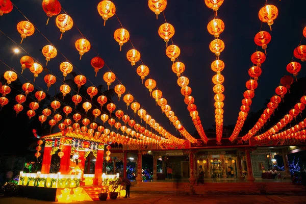 Red lanterns hanging in the black sky and god lamp at night in the Lantern Festival in Thailand. — ストック写真