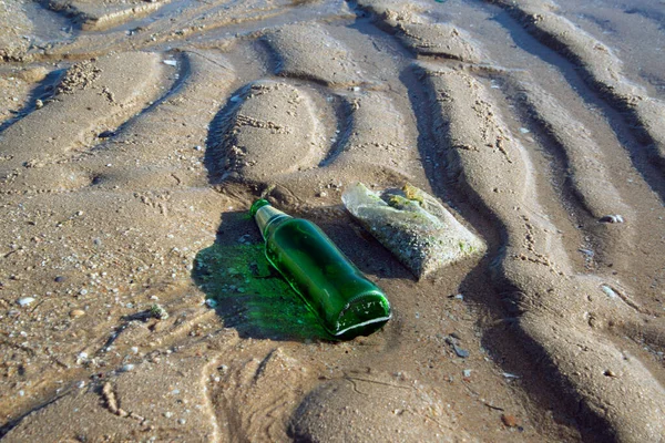 Discarded Transparent Bottle Beach Shows Pollution Seas Garbage — Stock Photo, Image