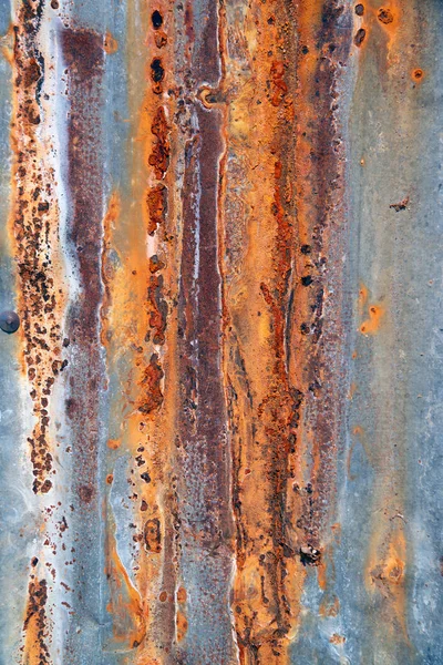 亜鉛メッキ金属表面に錆びた古い亜鉛シートの質感の背景 — ストック写真