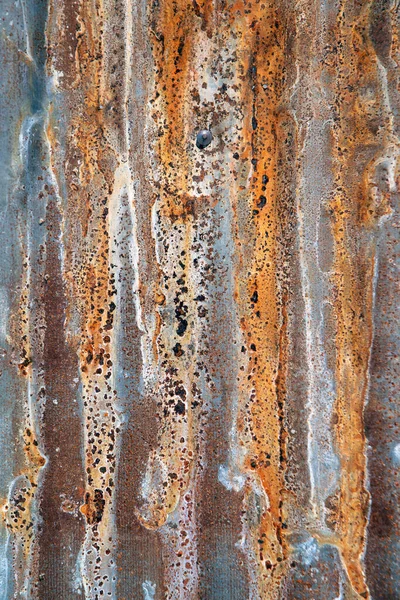 亜鉛メッキ金属表面に錆びた古い亜鉛シートの質感の背景 — ストック写真