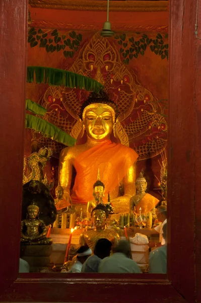Gamla Gyllene Buddha Staty Sittande Meditation Inskriven Templet Kyrkan Thailand — Stockfoto