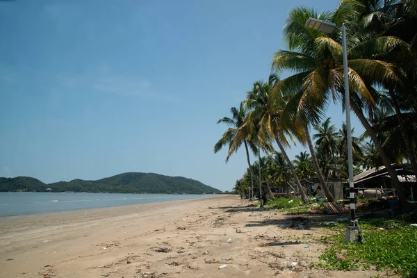 Conceito Ecológico Poluição Praia Garrafas Plástico Outro Lixo Praia Mar — Fotografia de Stock